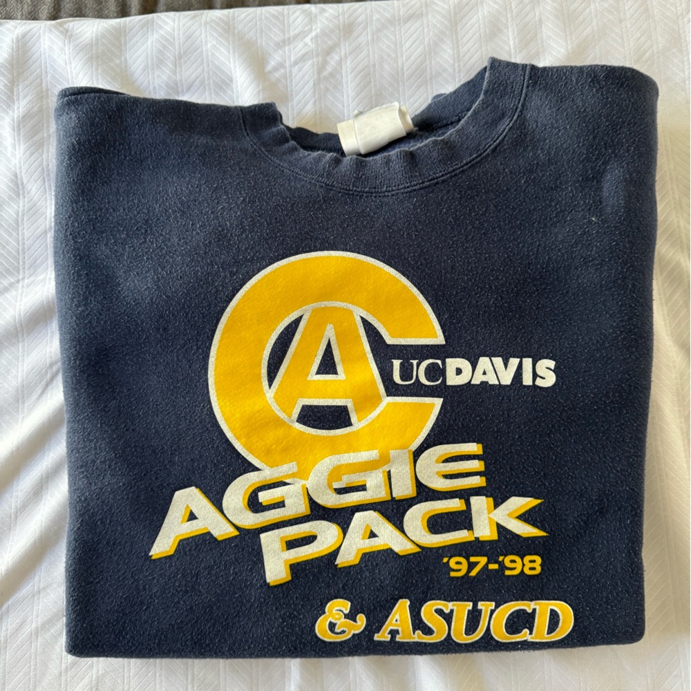 UC DAVIS vintage Aggie Pack sweatshirt.